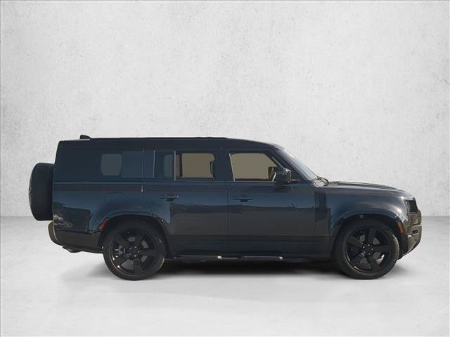 Used 2026 Land Rover Defender 130 X-Dynamic SE AWD/4WD image 4