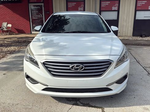 Used 2017 Hyundai Sonata SE FWD image 2