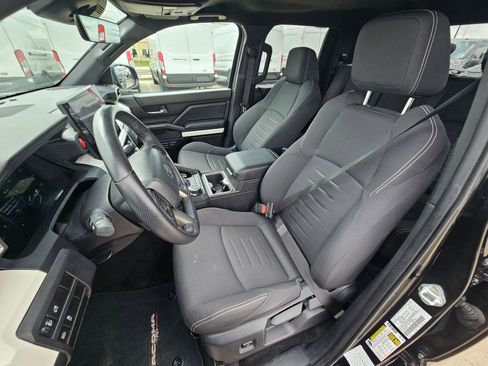 Used 2024 Toyota Tacoma TRD Off-Road AWD/4WD image 15