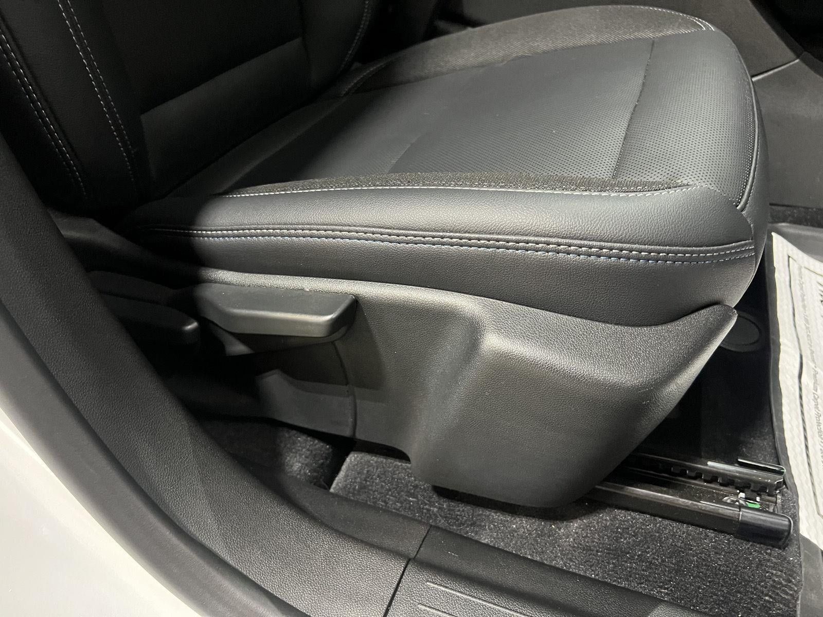 Used 2024 Chevrolet Equinox EV LT w/ LPO, Blackout Package FWD image 19