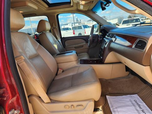 Used 2014 Chevrolet Suburban LTZ image 27