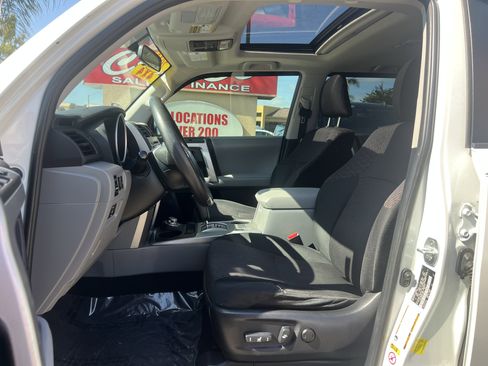 Used 2013 Toyota 4Runner SR5 w/ Convenience Pkg image 13