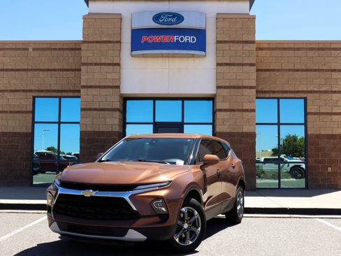 Used 2023 Chevrolet Blazer LT FWD image 2
