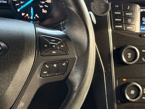 Used 2019 Ford Explorer XLT image 34