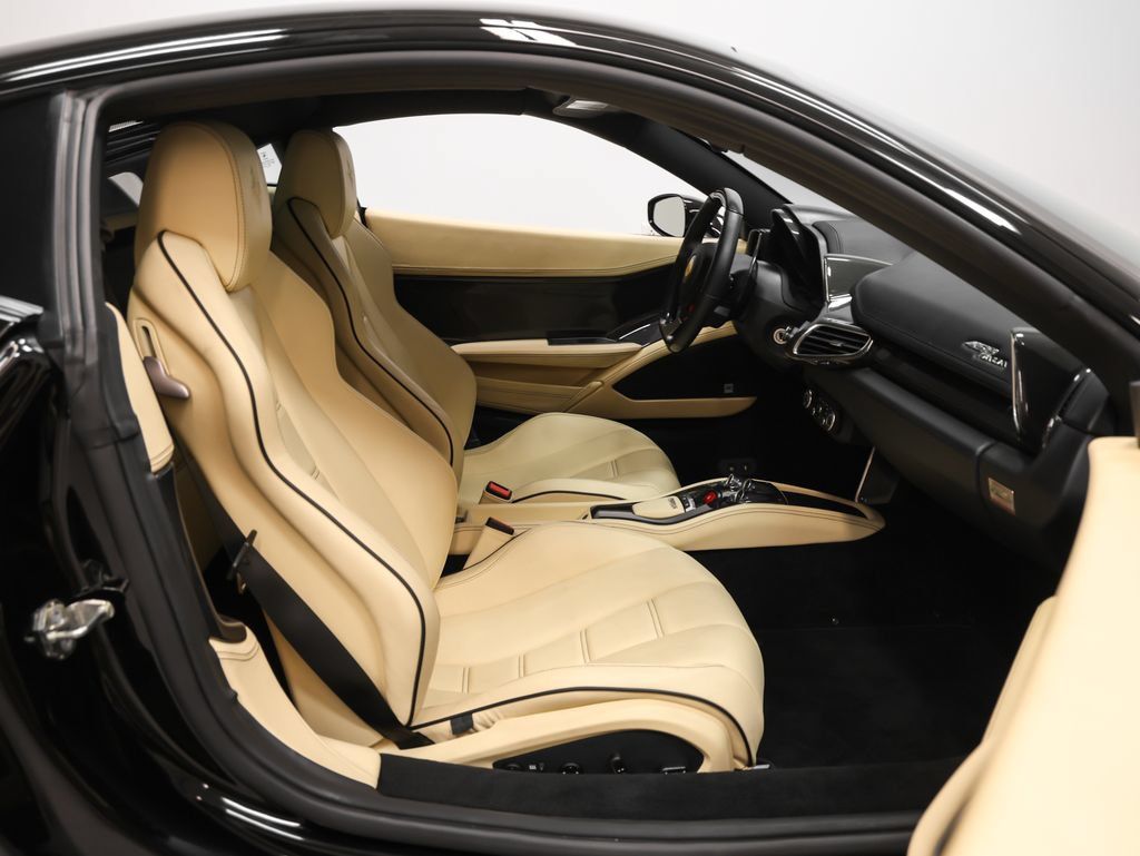 Used 2010 Ferrari 458 Italia Coupe RWD image 17