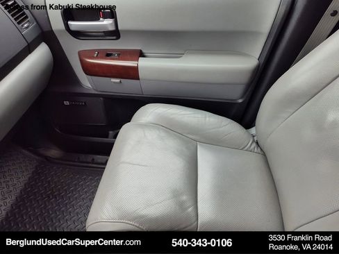Used 2016 Toyota Sequoia Platinum image 27