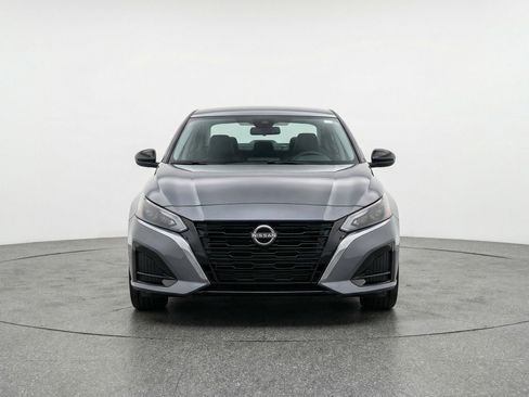 Used 2025 Nissan Altima 2.5 SV image 2