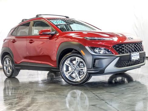 Used 2023 Hyundai Kona SEL AWD/4WD image 2