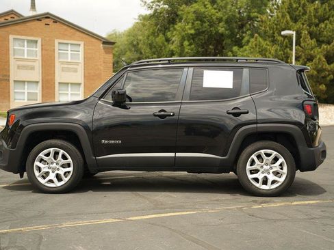 Used 2018 Jeep Renegade Latitude w/ Cold Weather Group AWD/4WD image 2