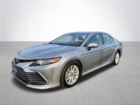 Used 2023 Toyota Camry LE image 2