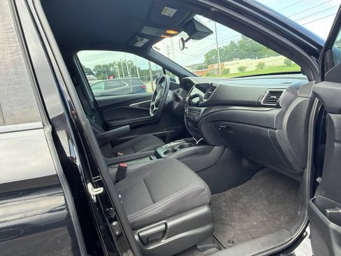 Used 2021 Honda Passport Sport image 2