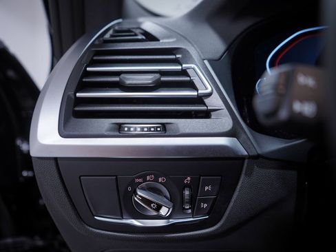 Used 2025 BMW X4 xDrive30i w/ Premium Package image 19