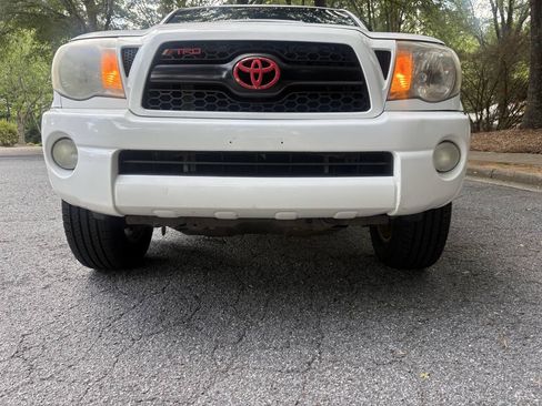 Used 2011 Toyota Tacoma PreRunner w/ TRD Sport Pkg RWD image 11