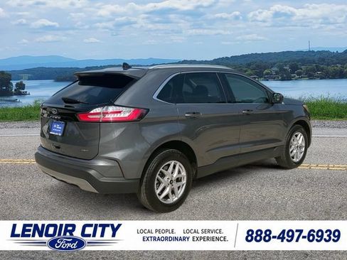 Certified 2024 Ford Edge SEL w/ Convenience Package AWD/4WD image 3