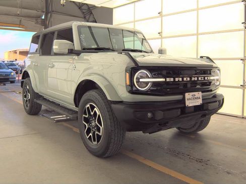 Used 2023 Ford Bronco Outer Banks image 1