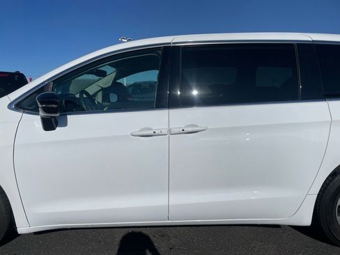 Used 2024 Chrysler Pacifica Limited FWD image 39