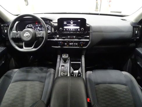 Used 2024 Nissan Pathfinder SV image 29