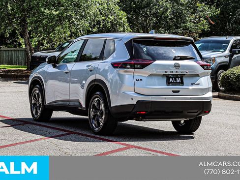Used 2024 Nissan Rogue SV AWD/4WD image 8
