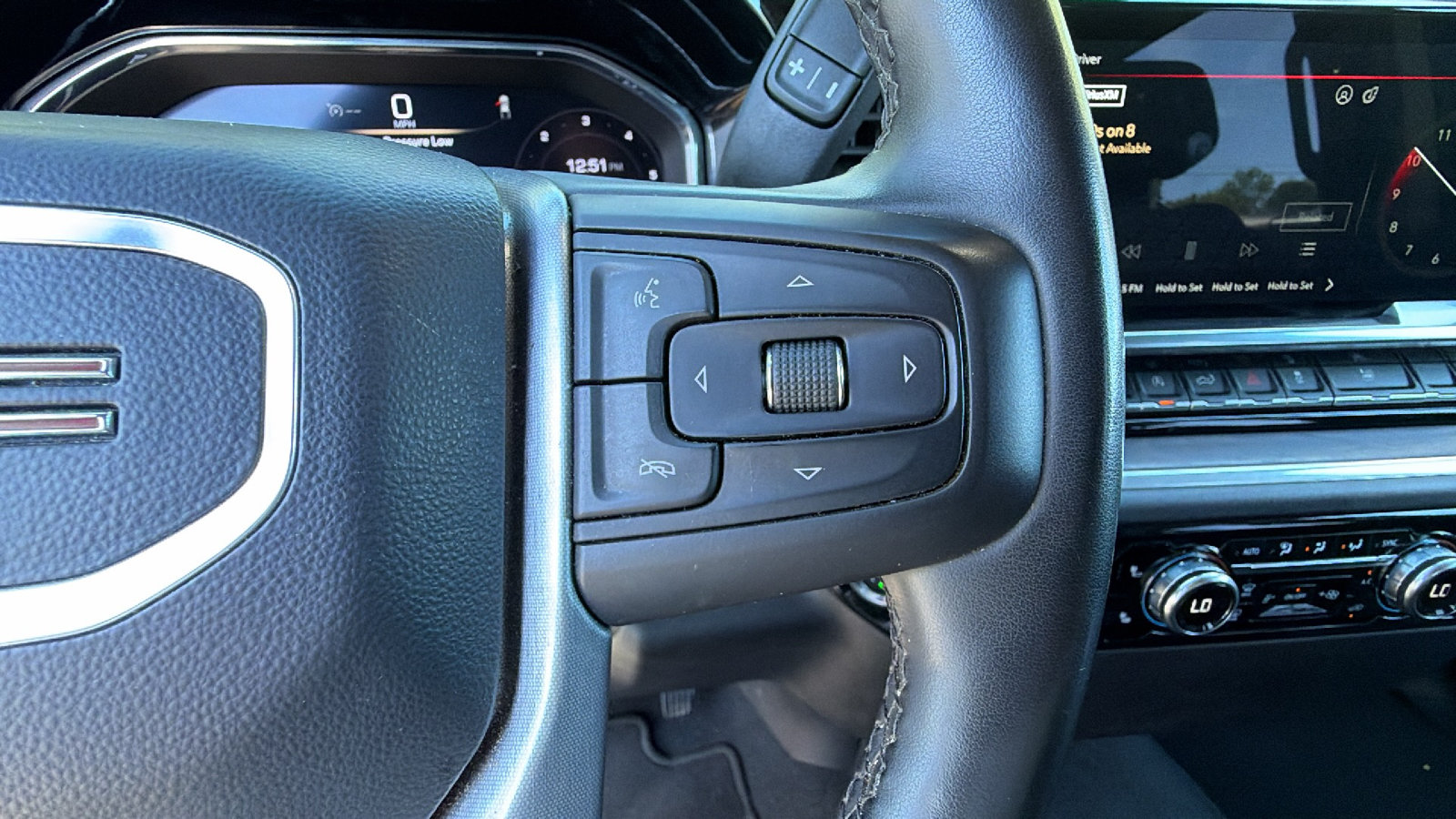 Used 2025 GMC Sierra 1500 SLT AWD/4WD image 29