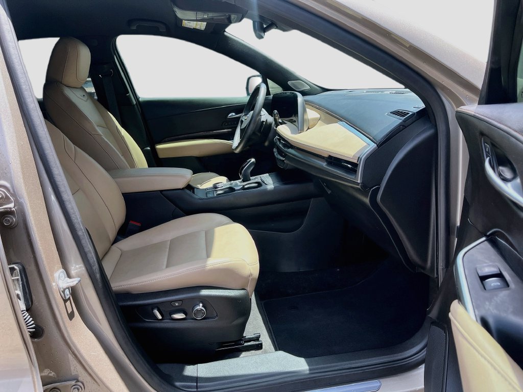 Used 2025 Cadillac XT4 Premium Luxury FWD image 29