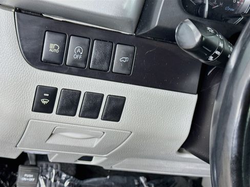 Used 2018 Toyota Highlander XLE FWD image 12