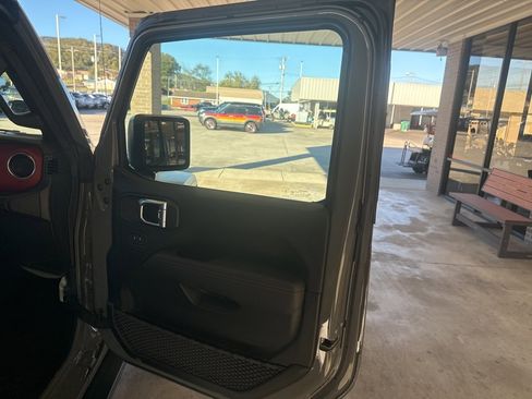 Used 2023 Jeep Wrangler Unlimited Rubicon 4xe image 21