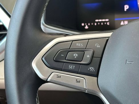 Certified 2025 Volkswagen Taos SE AWD/4WD image 23