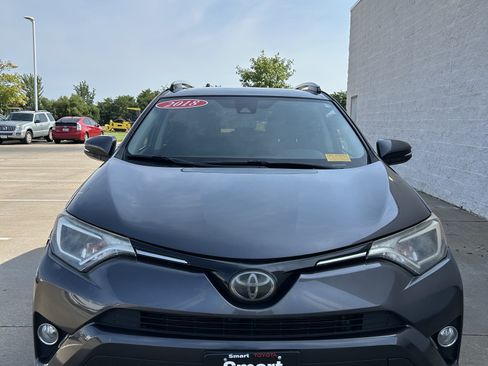 Used 2018 Toyota RAV4 XLE AWD/4WD image 2