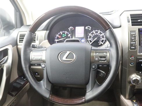 Used 2019 Lexus GX 460 Luxury AWD/4WD image 25