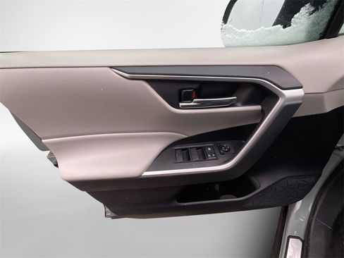 Used 2021 Toyota RAV4 XLE image 14
