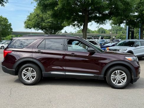 Used 2023 Ford Explorer XLT w/ Equipment Group 202A AWD/4WD image 4