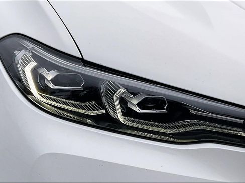 Used 2019 BMW X7 xDrive50i w/ Premium Package image 32