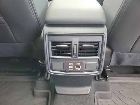Used 2025 Subaru Forester Premium image 32