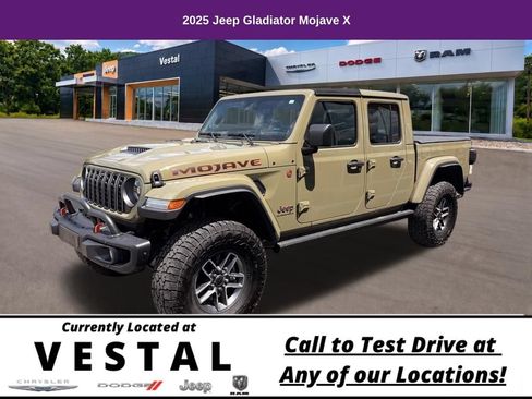 Used 2025 Jeep Gladiator Mojave AWD/4WD image 4