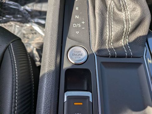 Certified 2023 Volkswagen Atlas Cross Sport SE FWD image 25