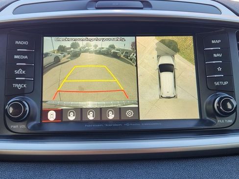 Used 2020 Kia Sorento SX image 17