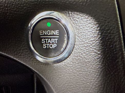 Used 2020 Ford Edge SE image 21