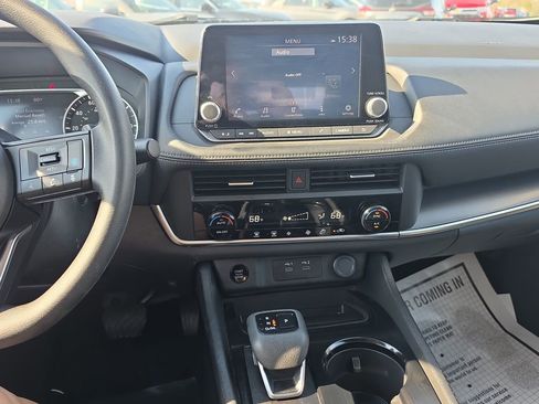 Used 2024 Nissan Rogue SV image 20