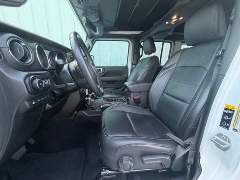 Used 2022 Jeep Wrangler Unlimited Sahara AWD/4WD image 12