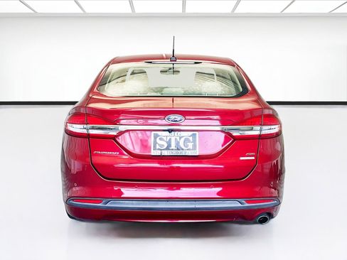 Used 2017 Ford Fusion SE w/ Fusion SE Technology Package FWD image 5
