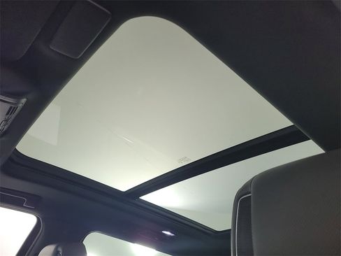 Certified 2023 Cadillac Escalade ESV Premium Luxury w/ Performance Package image 18