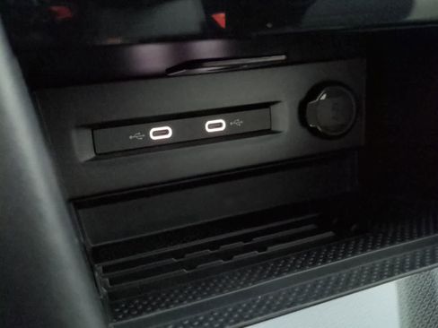 New 2025 Volkswagen Taos SEL image 33