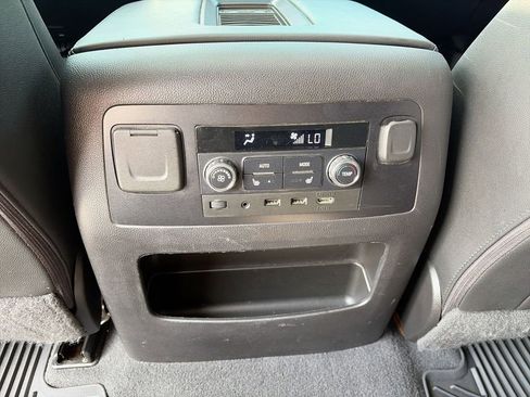 Used 2019 Chevrolet Tahoe Premier AWD/4WD image 29