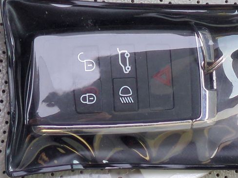 Used 2020 Jaguar E-PACE SE image 34