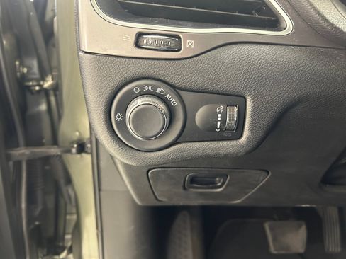 Used 2020 Jeep Cherokee Latitude AWD/4WD image 15