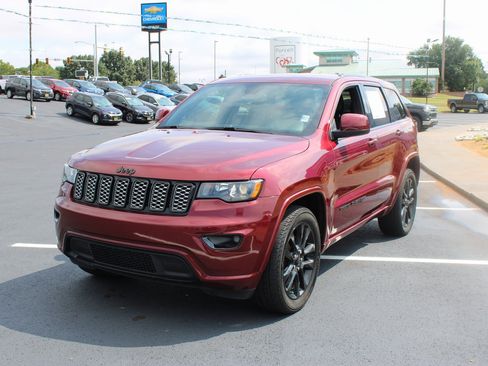 Used 2021 Jeep Grand Cherokee Laredo X image 4