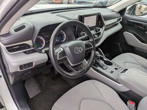 Used 2023 Toyota Highlander LE image 16