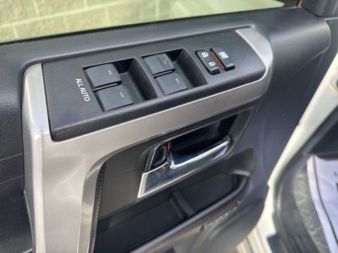 Used 2016 Toyota 4Runner Limited image 13