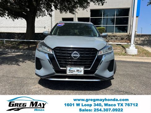Used 2023 Nissan Kicks SV FWD image 2