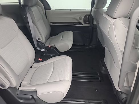 Used 2024 Toyota Sienna LE AWD/4WD image 18